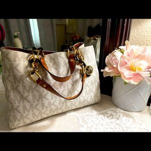 💯Auth Michael Kors CYNTHIA MD Satchel Crossbody